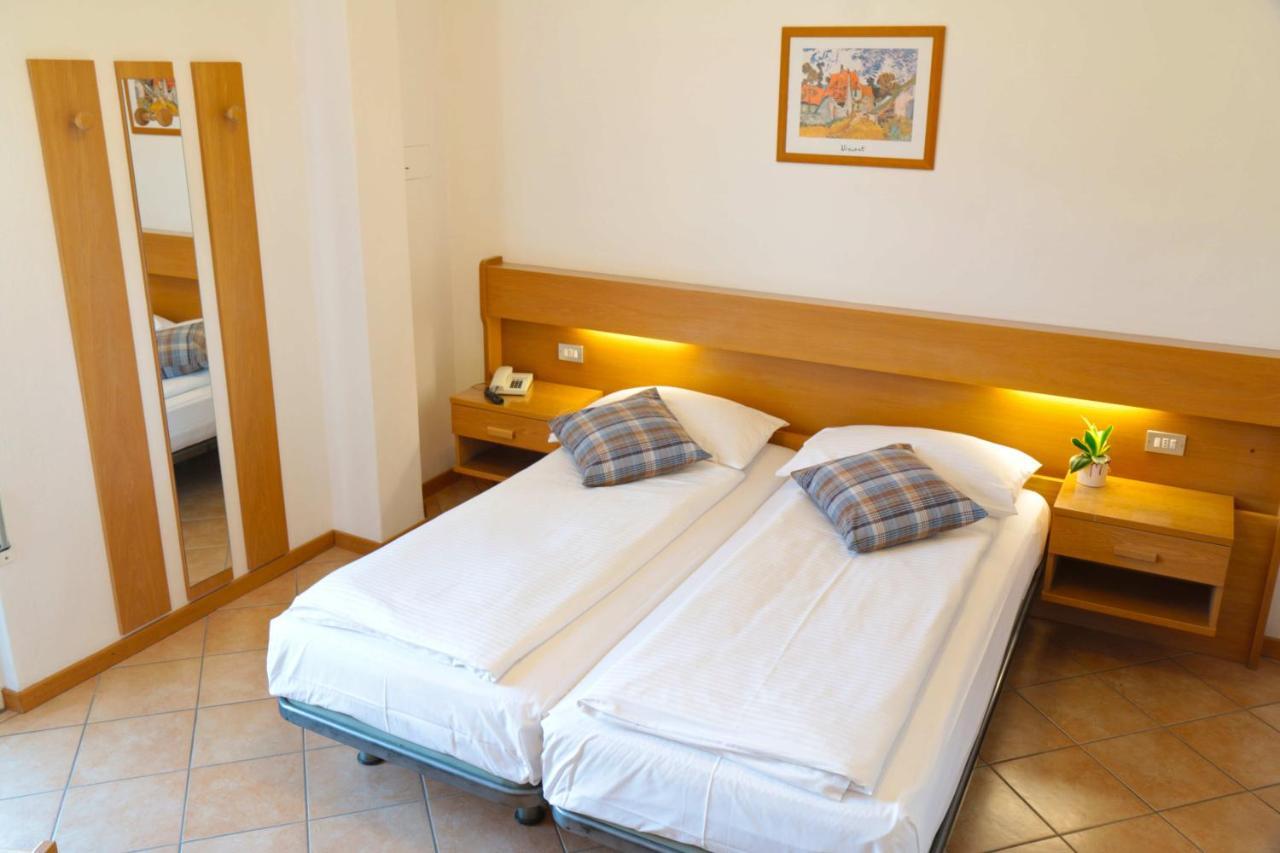 Hotel Villa Clara Torbole Sul Garda Kültér fotó