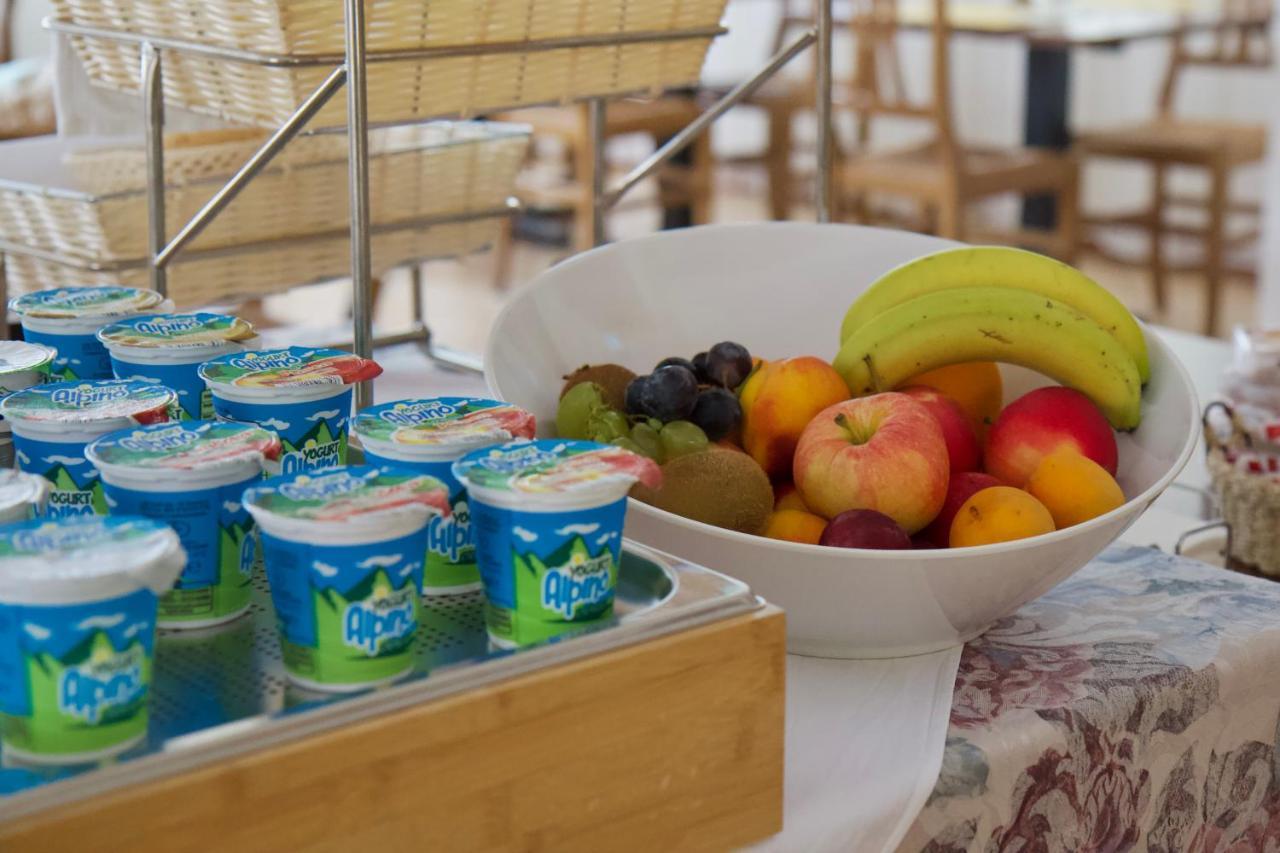 Hotel Villa Clara Torbole Sul Garda Kültér fotó