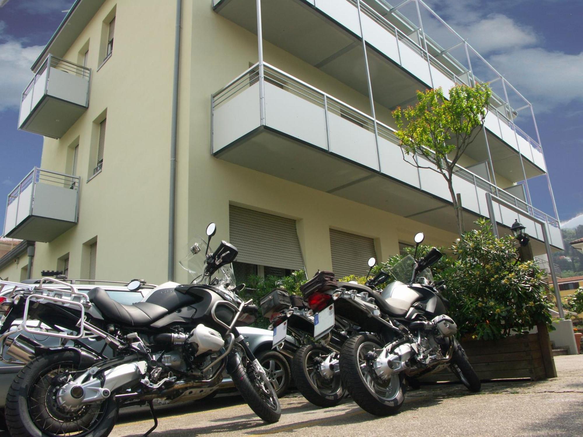 Hotel Villa Clara Torbole Sul Garda Kültér fotó