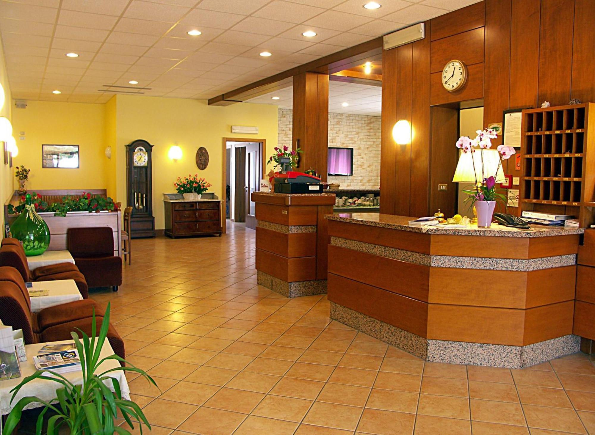 Hotel Villa Clara Torbole Sul Garda Kültér fotó