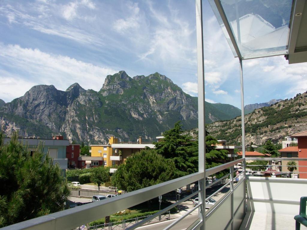 Hotel Villa Clara Torbole Sul Garda Kültér fotó