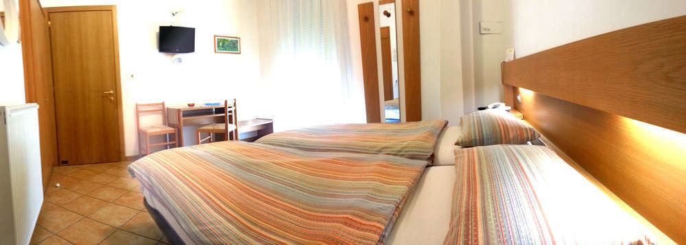 Hotel Villa Clara Torbole Sul Garda Kültér fotó