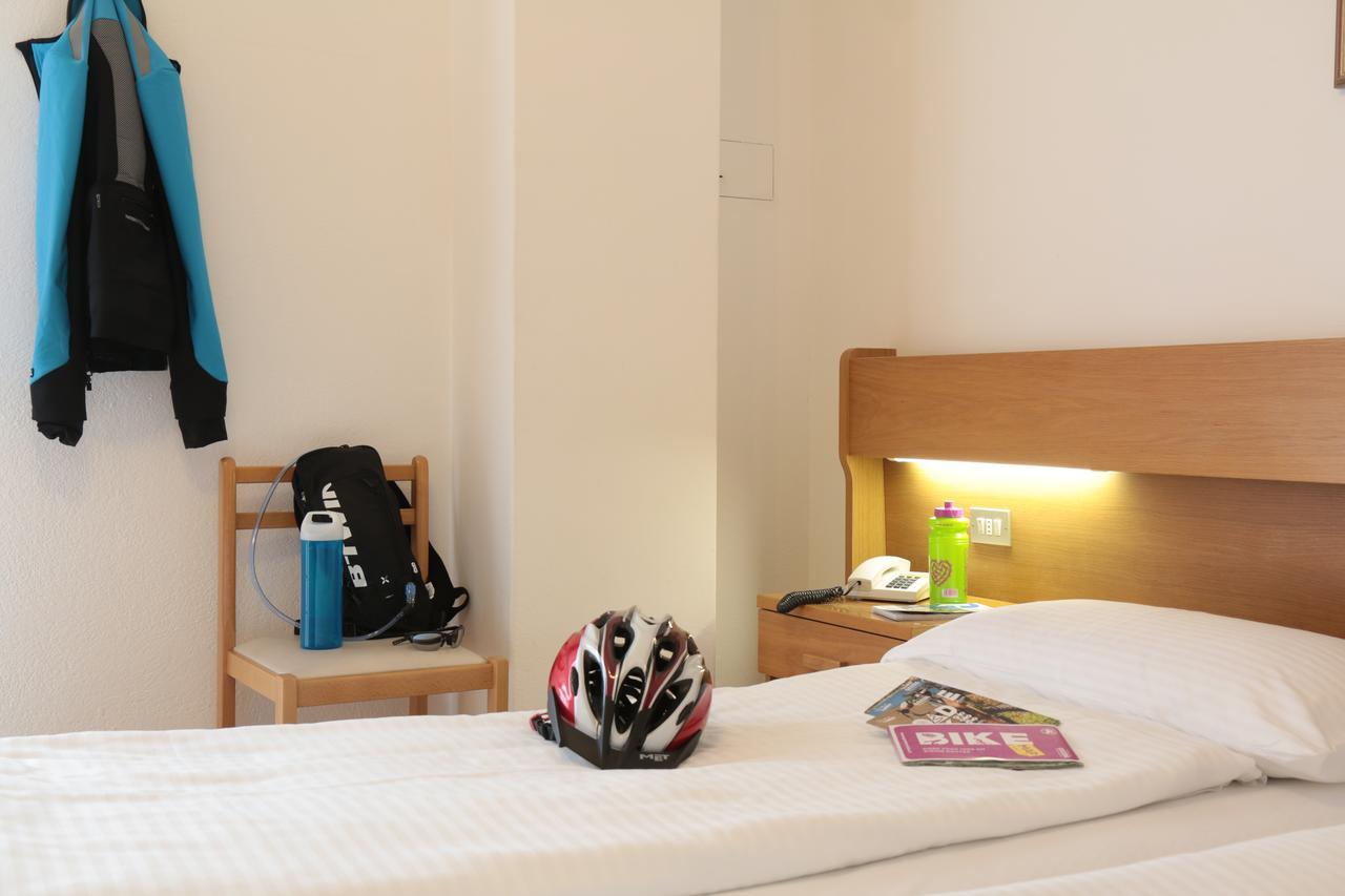Hotel Villa Clara Torbole Sul Garda Kültér fotó