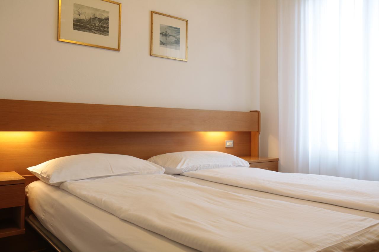 Hotel Villa Clara Torbole Sul Garda Kültér fotó