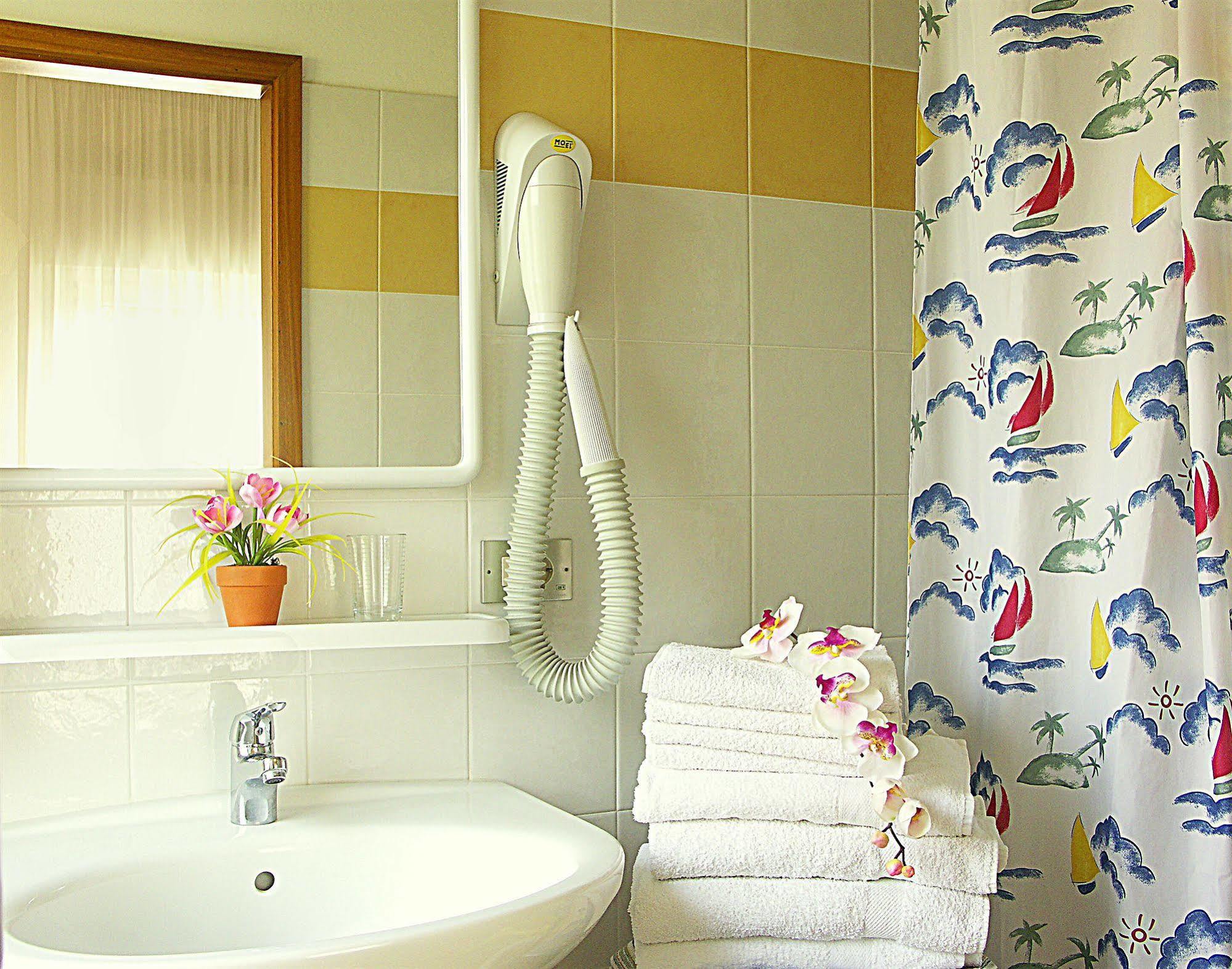 Hotel Villa Clara Torbole Sul Garda Kültér fotó
