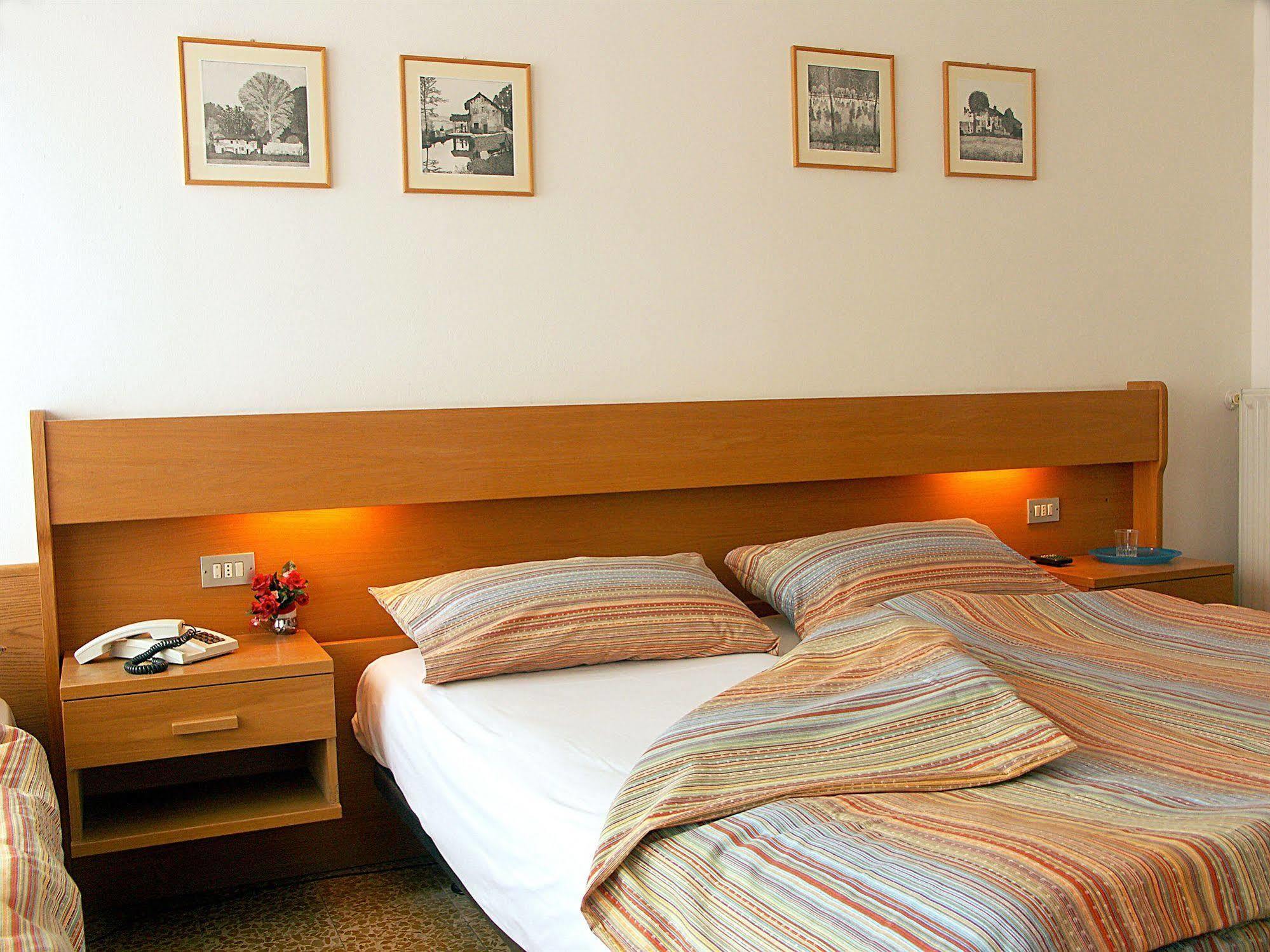 Hotel Villa Clara Torbole Sul Garda Kültér fotó