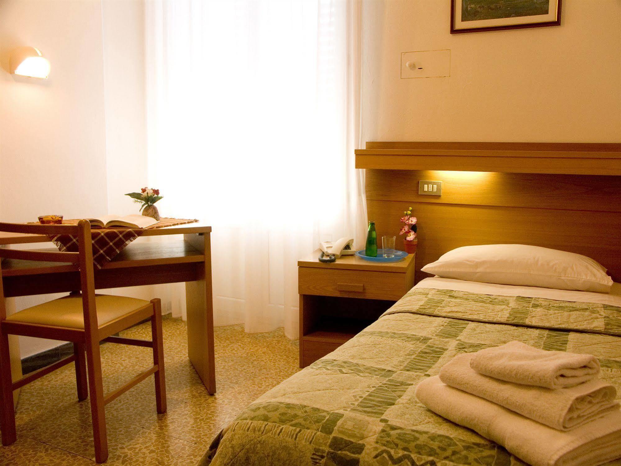 Hotel Villa Clara Torbole Sul Garda Kültér fotó