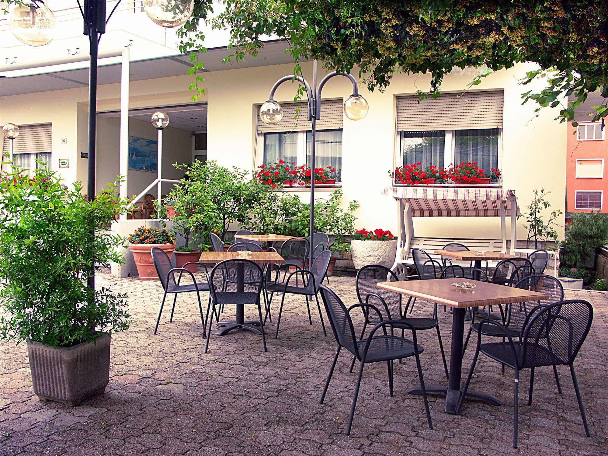 Hotel Villa Clara Torbole Sul Garda Kültér fotó