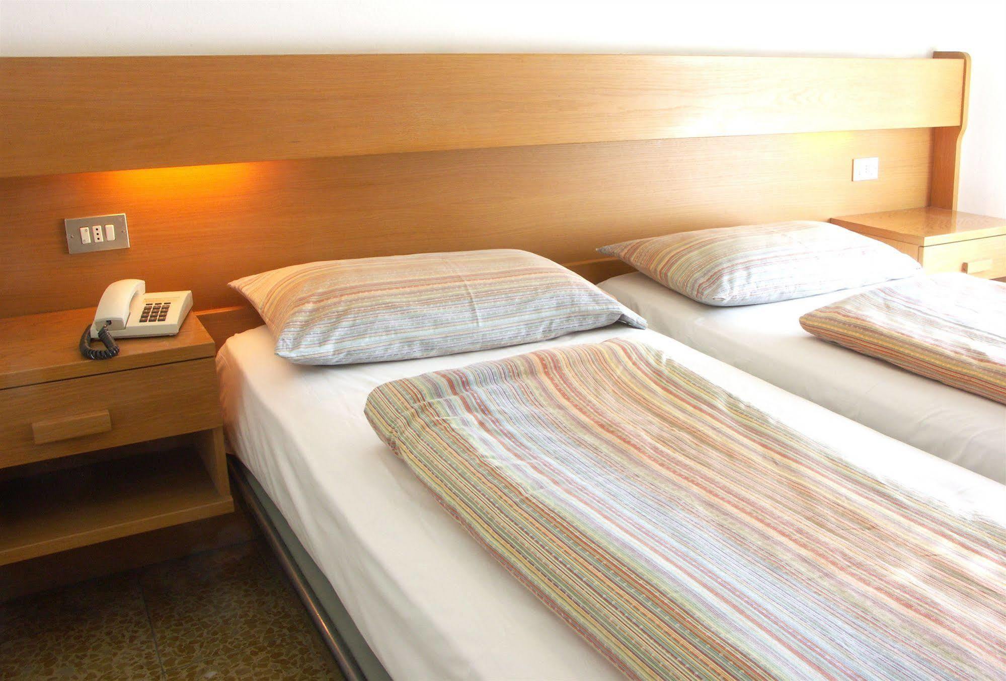 Hotel Villa Clara Torbole Sul Garda Kültér fotó