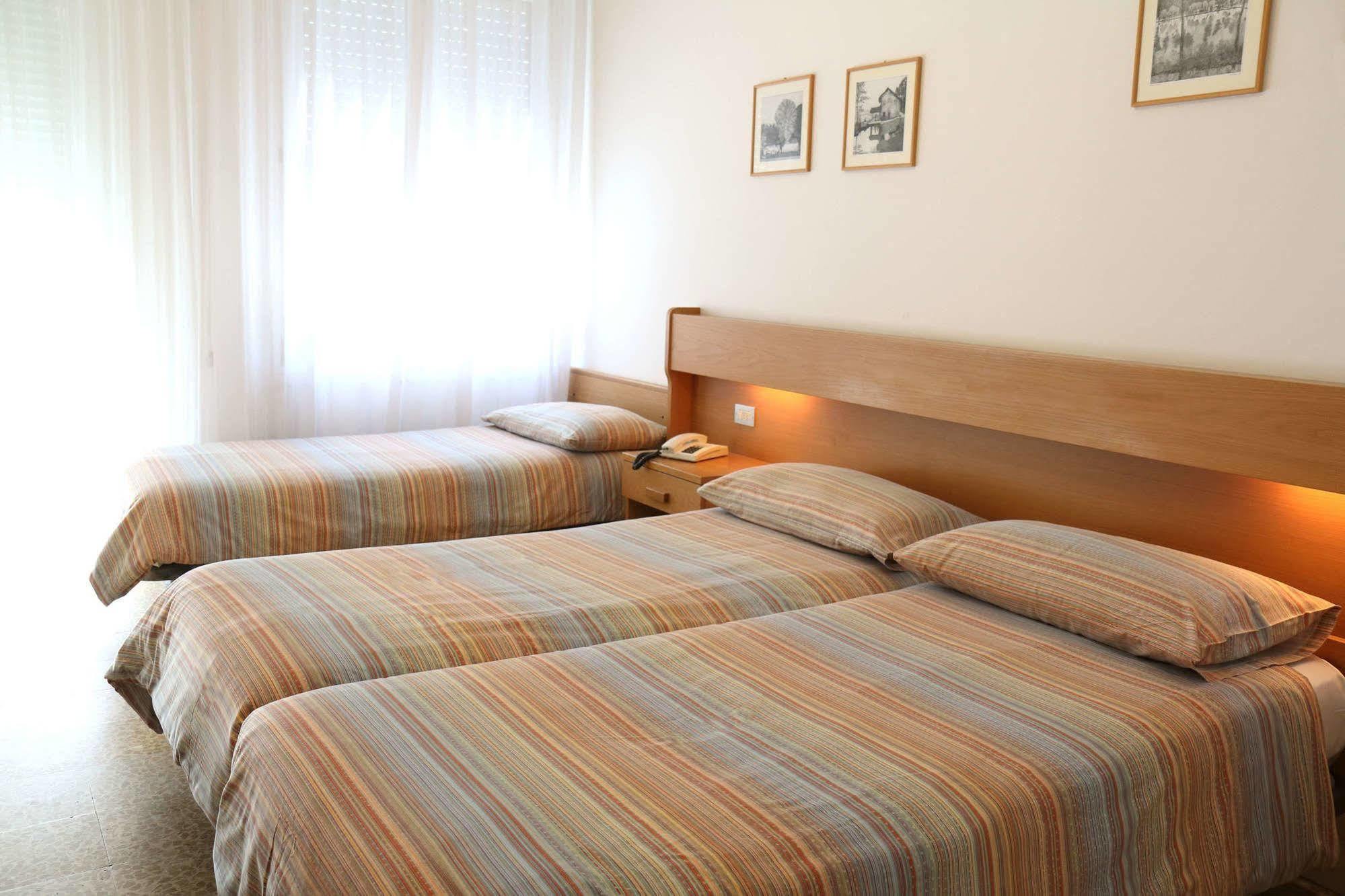 Hotel Villa Clara Torbole Sul Garda Kültér fotó