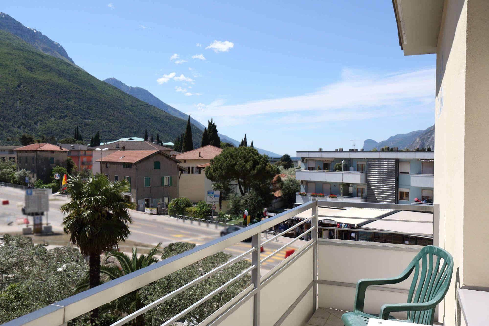 Hotel Villa Clara Torbole Sul Garda Kültér fotó
