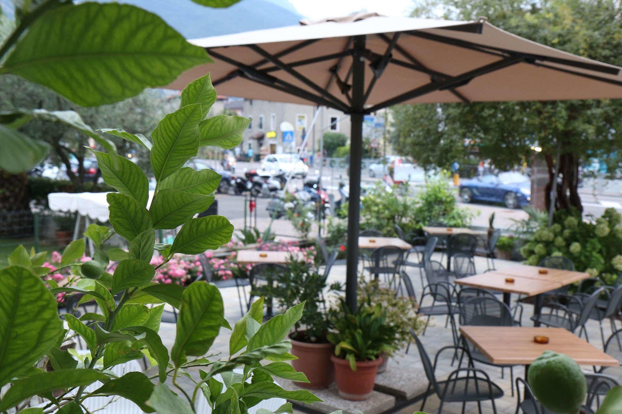 Hotel Villa Clara Torbole Sul Garda Kültér fotó